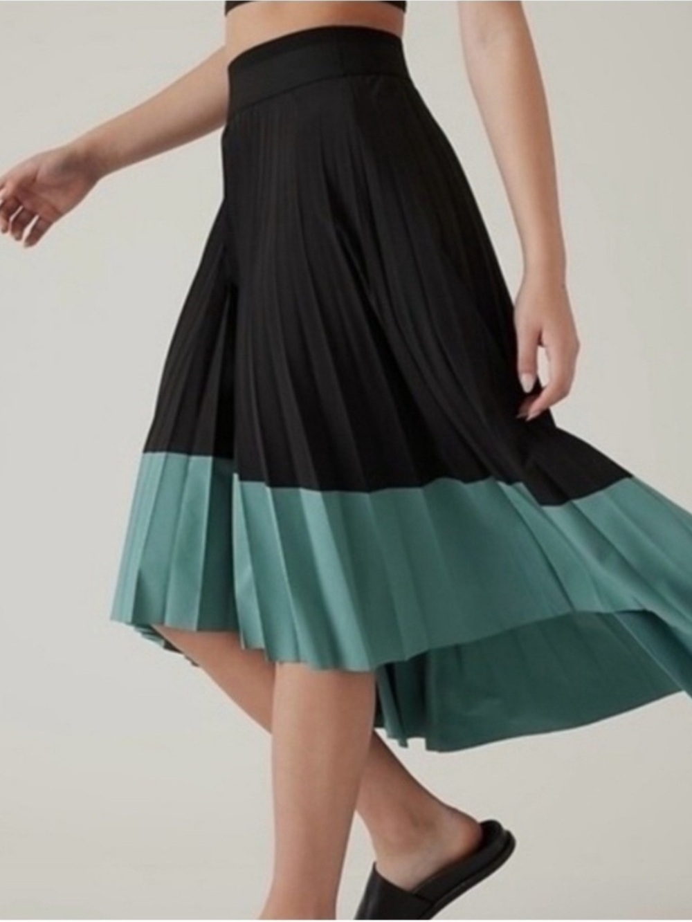 Athleta Swing Forward Pleated High Low Skirt Size L